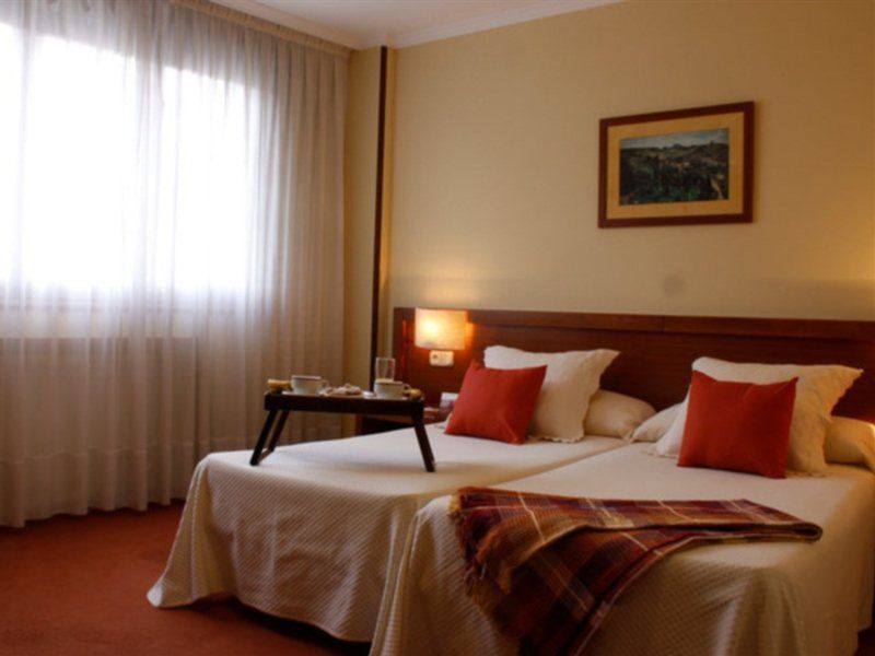 Hotel San Lorenzo Santiago de Compostela Room photo